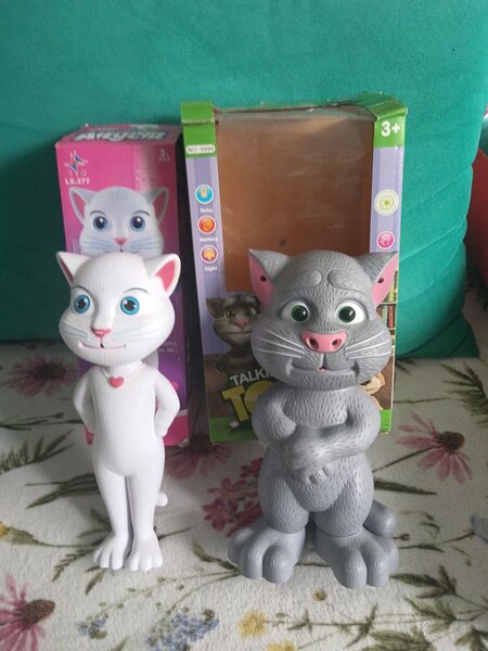 Set Tom si Angela
